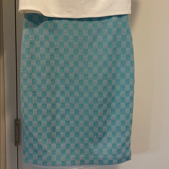 Classic dress - Picture 2 of 6